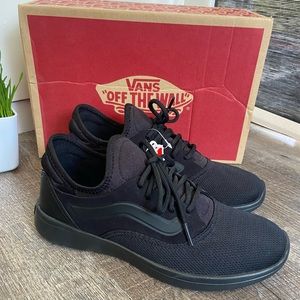 VANS Unisex Athletic Skate Shoe